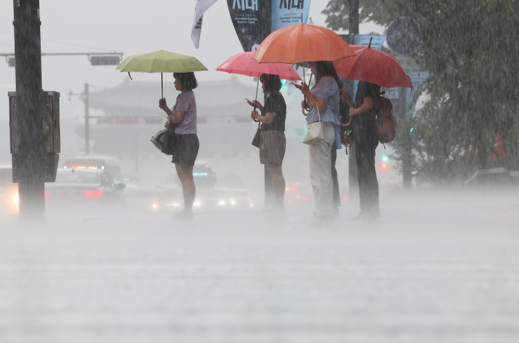 Heavy rain hits Seoul, Gyeonggi