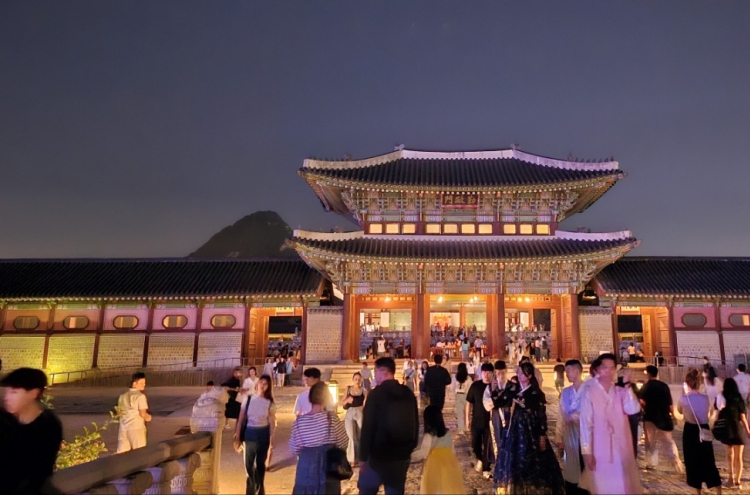 Gyeongbokgung to resume opening at night