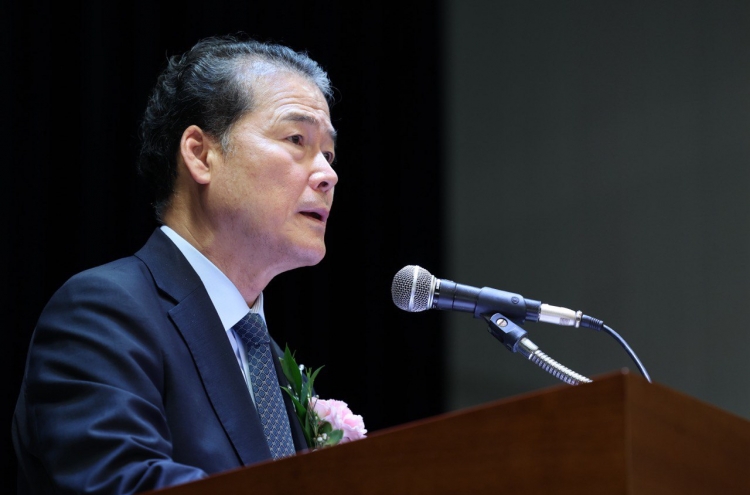 Unification minister urges N. Korea to immediately return detained S. Koreans home