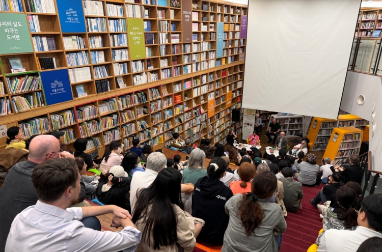 Books open doors to adventures around the world: Seoul Outdoor Library