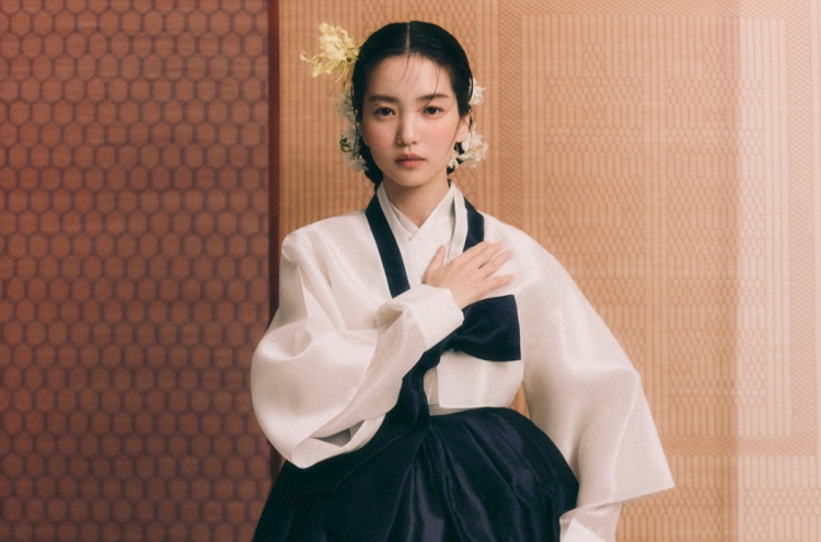 Actor Kim Tae-ri to showcase hanbok on Times Square billboard on Christmas Eve