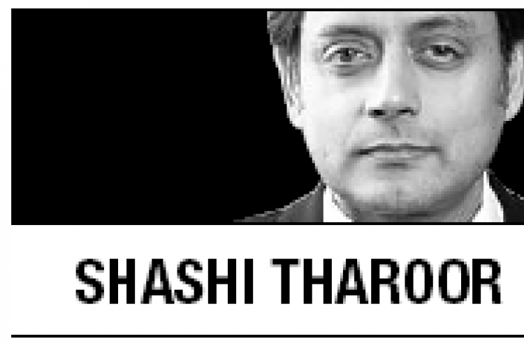 [Shashi Tharoor] The crisis of private microfinance industry in India