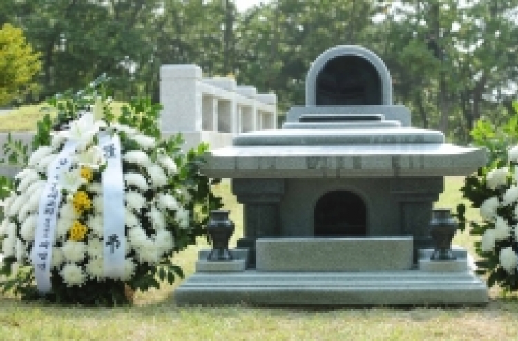 Actress Choi’s grave may be forcibly moved