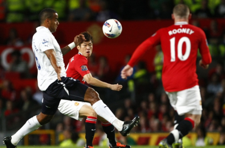 Man United canters to victory over Spurs