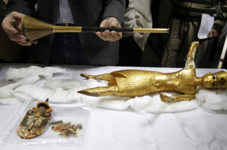 In Egypt turmoil, thieves hunt pharaonic treasures