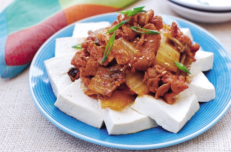 Dubu kimchi, (tofu with stir-fried kimchi and pork)