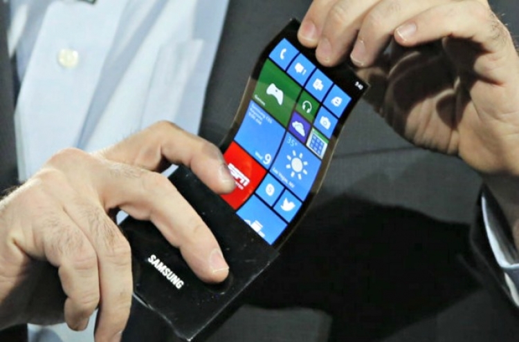 Samsung, LG to mass-produce flexible displays