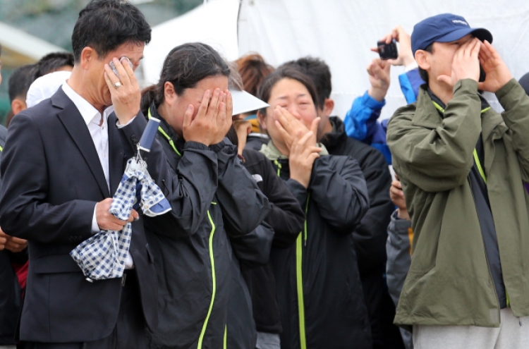 [Ferry Disaster] Police blasted for surveillance on ferry victims’ families