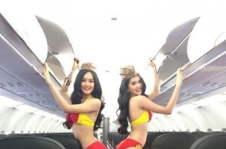 비키니 여승무원들, 베트남 항공사 이색 홍보 논란