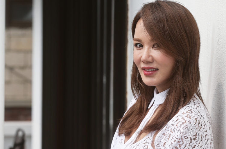 [Herald Interview] Actress Uhm Jeong-hwa eager for more roles, challenges