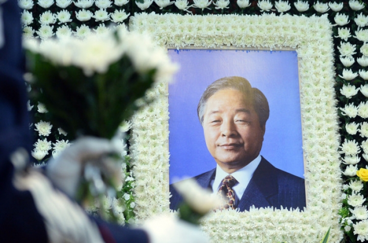 Ex-President Kim dies at 87