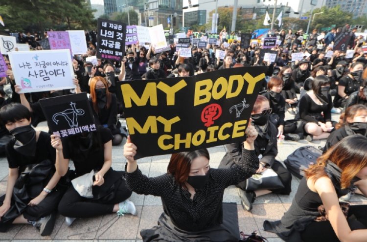 [From the scene] Hundreds take to streets against tougher punishment for abortion