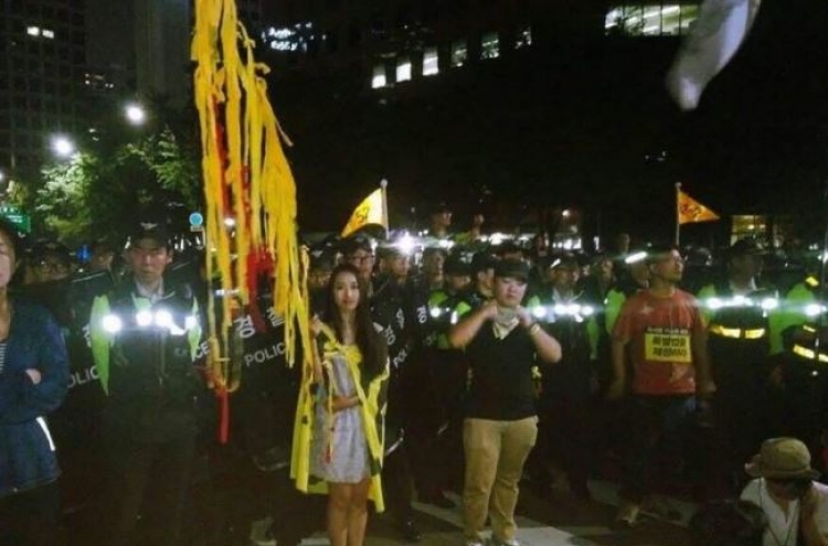 Prosecutors seek 18 months for ‘Sayonara Park Geun-hye’ artist