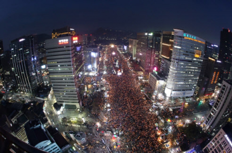[UPDATE] Up to 1.5 million march to presidential office in protest