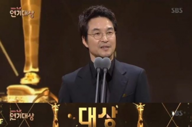 Han Suk-kyu nabs top actor award
