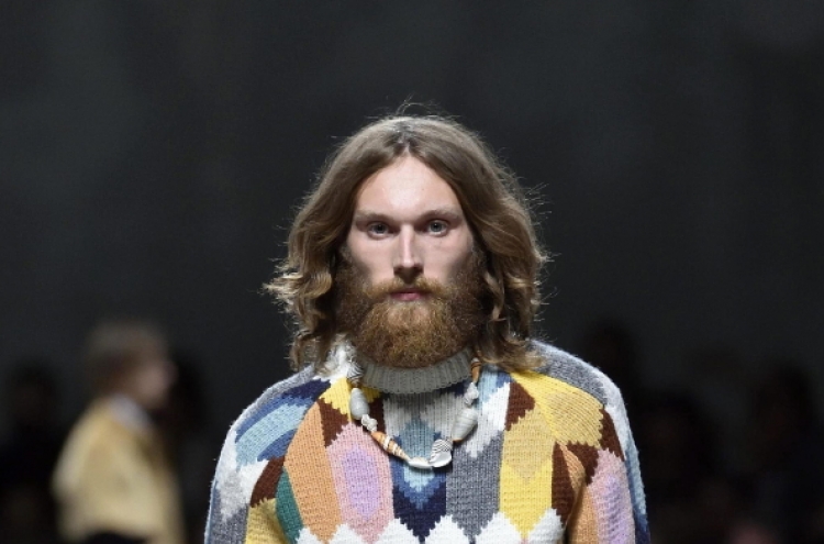 Prada goes in search of the naive, Missoni bursts with color