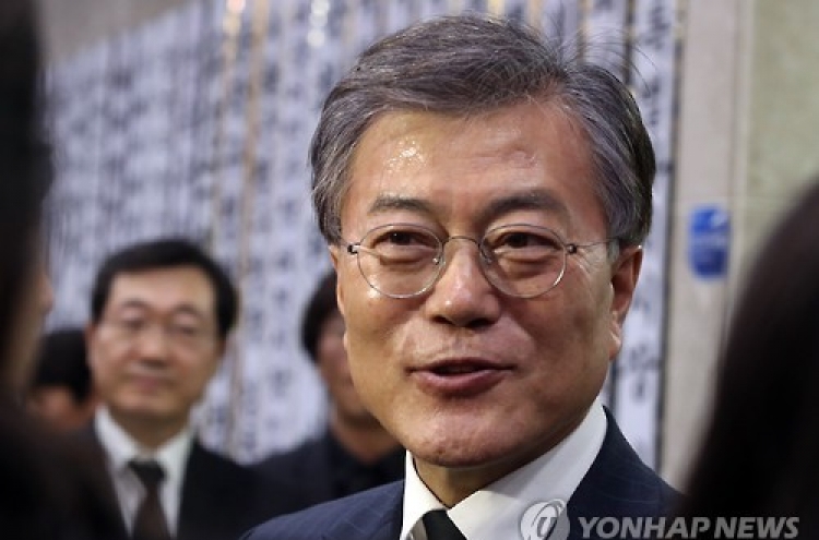 Moon solidifies lead in opinion poll