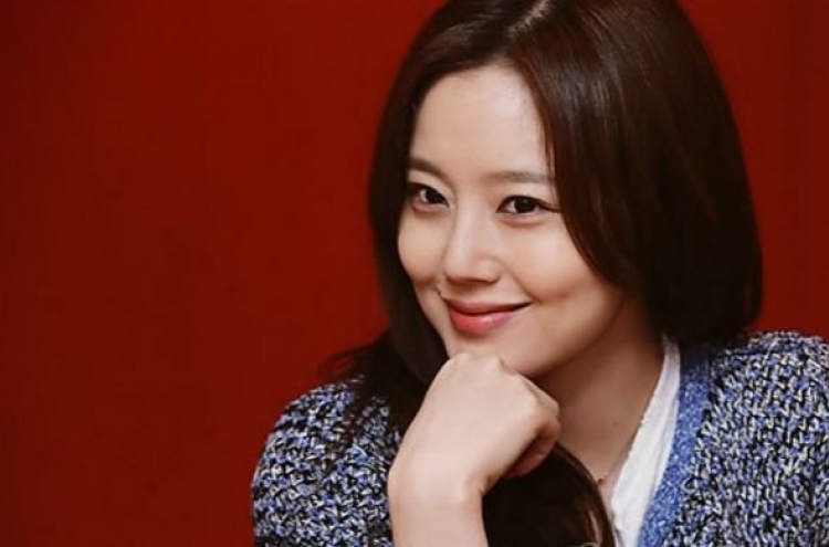 Moon Chae-won to battle online stalker