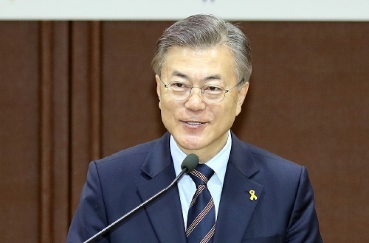 Presidential front-runner Moon widens gap with runner-up: poll