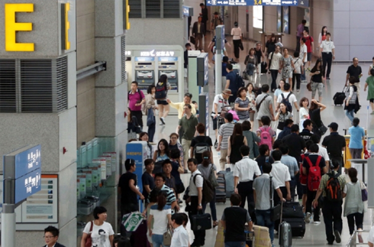 No. of foreign tourists to Korea dip 11% in March