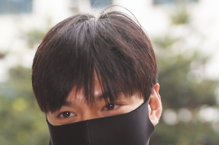 Lee Min-ho spotted on first day of military service