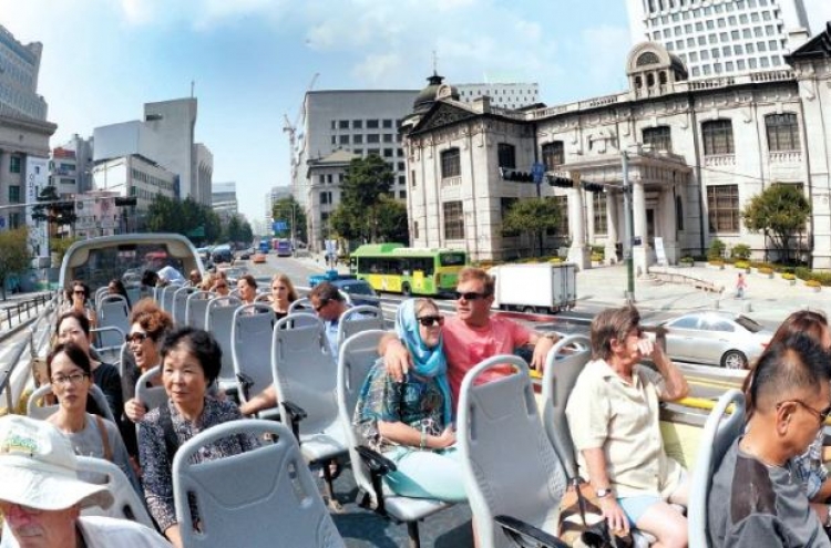 [Eye Plus] Conquering Seoul landmarks with hop-on/off tour buses