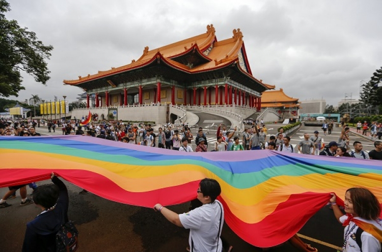 Taiwan to make landmark gay marriage ruling