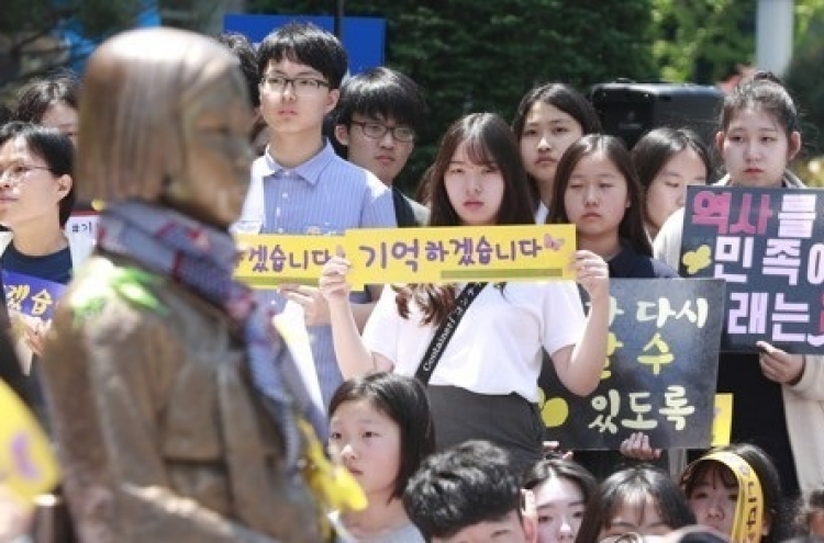 Activist fined for protesting at Japanese Embassy against comfort women deal