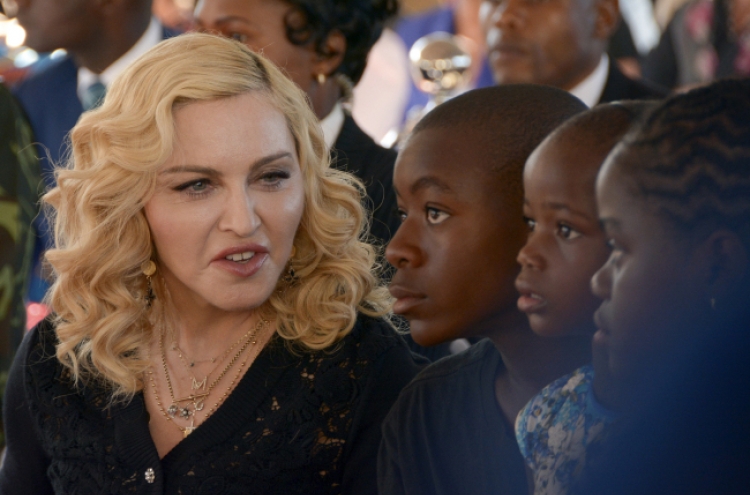 Madonna asks court to block love letter auction