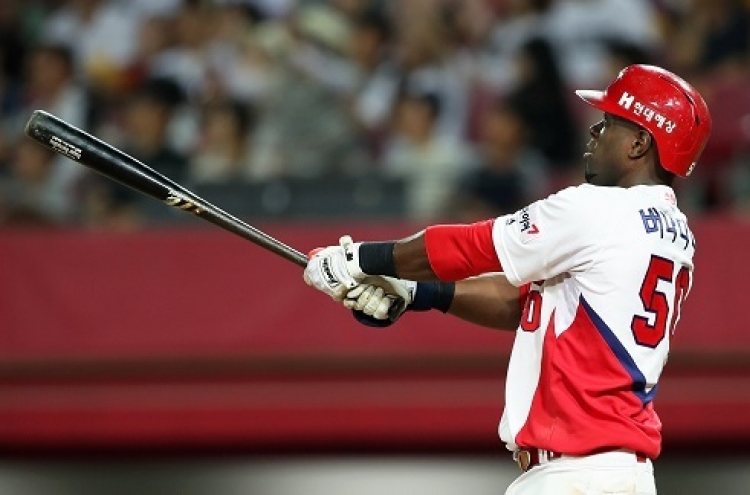 Bernadina becomes 3rd foreign player to hit for cycle in KBO