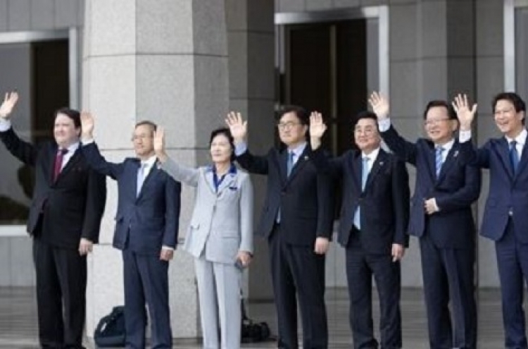 US envoy: Seoul, Washington consulting 100 percent on NK crisis