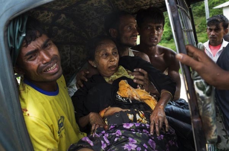 Myanmar accused of laying mines after refugee injuries