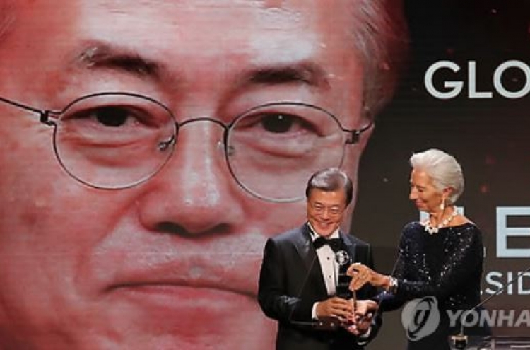 Korean president vows to strive for economic democracy, peace