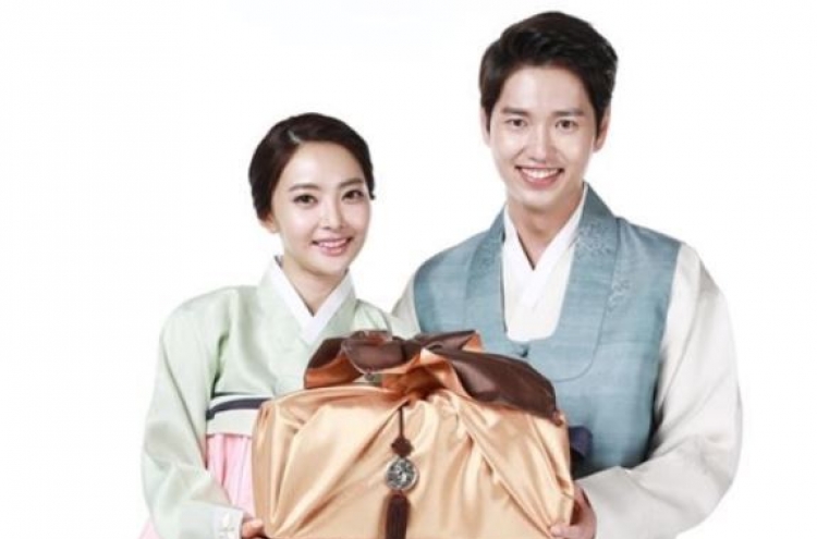 Singles give gifts to sweethearts' parents for Chuseok, Seol: survey