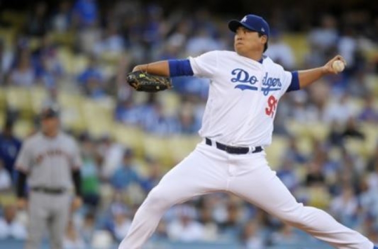 Dodgers' Ryu Hyun-jin lifted early after getting struck by comebacker