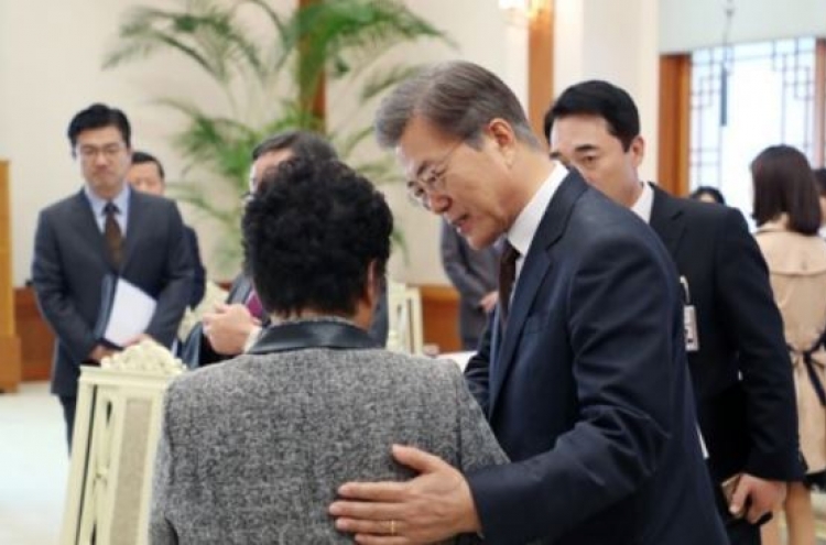 Moon promises highest honor, treatment for heroes