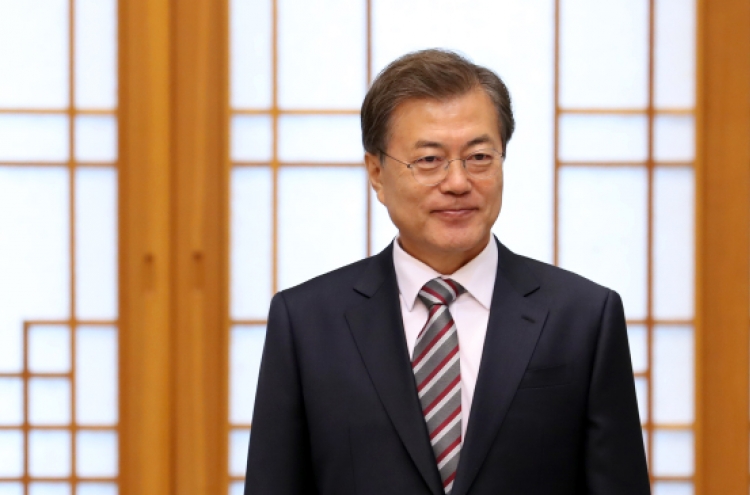 Moon to hold third summit with Trump, attend ASEAN, APEC meetings in November