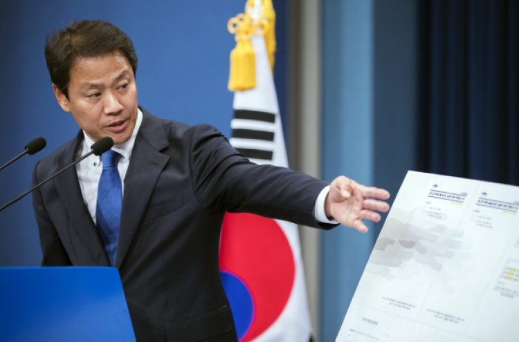‘Park’s presidential office doctored Sewol response logs’