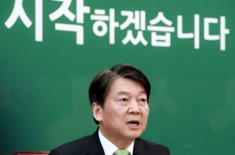 Ahn moves to tamp down talk of possible alliance with ruling party
