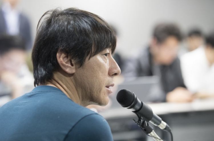 S. Korea football coach vows to rebound from disappointing performances
