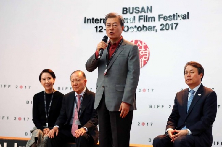 [Newsmaker] President Moon promises support for Busan film fest in surprise visit