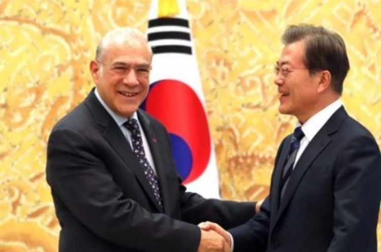 Moon calls for increased cooperation with OECD for growth, job creation