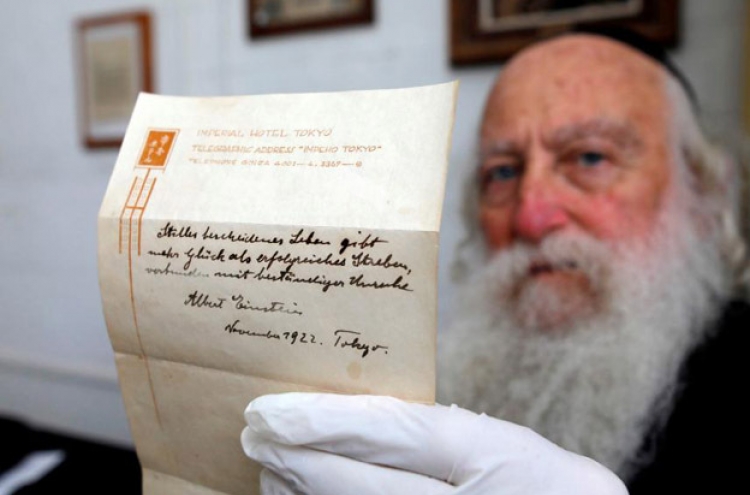 Einstein’s secret to happiness note sold at auction