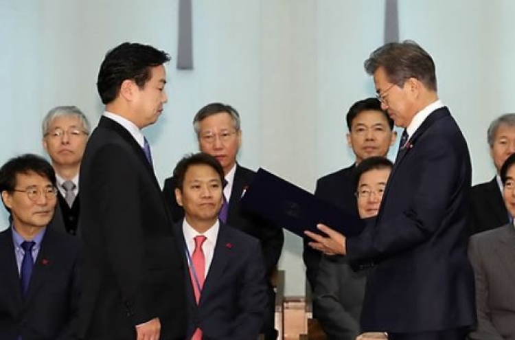 Moon appoints new venture minister despite objections