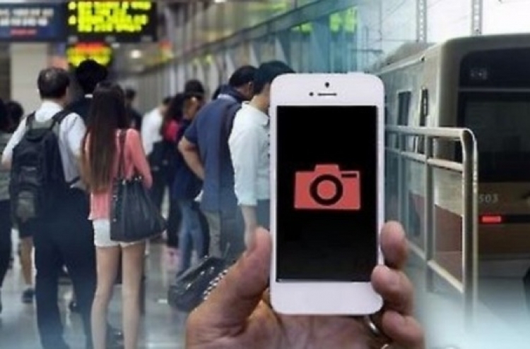 Judge caught red-handed taking photos of women on Seoul Metro