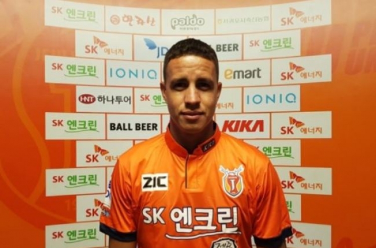 Korean football club Jeju sign ex-Brazil U-20 forward Roberson