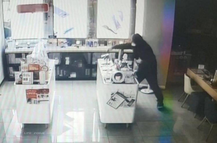 Serial thief allegedly steals more than 200 smartphones