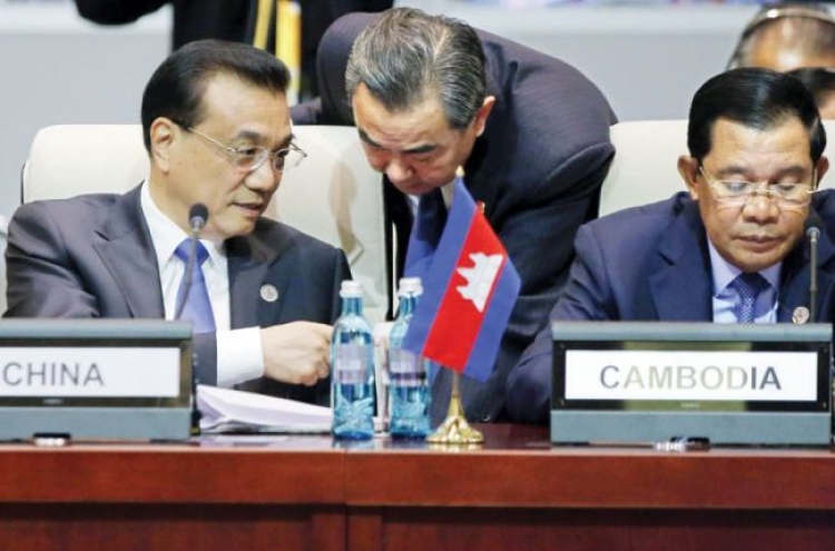 China lavishes cash on Cambodia with eyes on Mekong