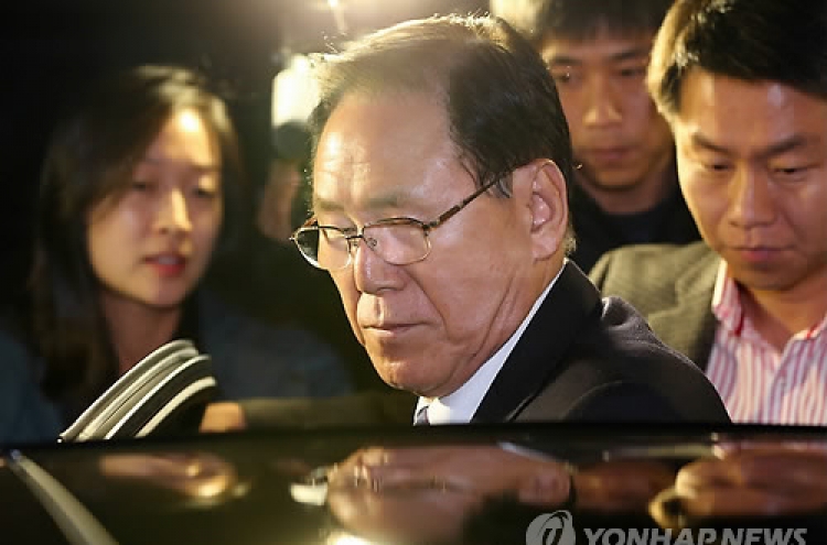 Prosecutors raid 3 ex-presidential aides' homes for suspected bribery in NIS probe