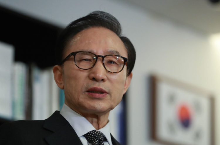 Lee Myung-bak cries foul as investigations close in